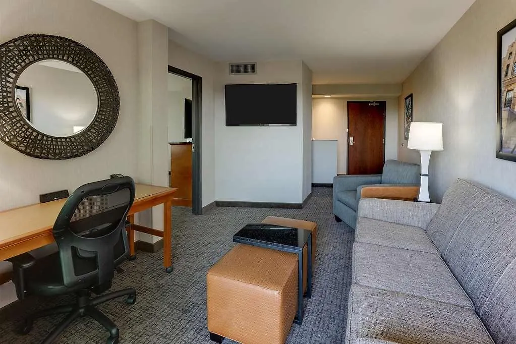 Drury Inn & Suites Phoenix Airport 3*,
