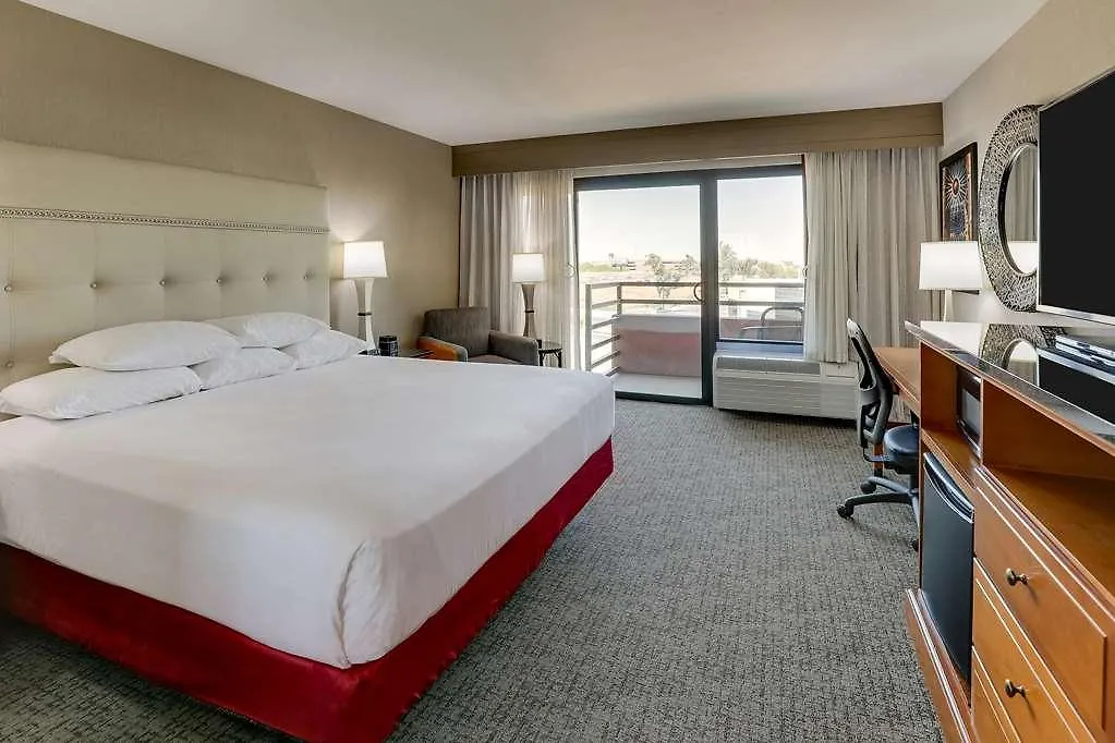 Drury Inn & Suites Phoenix Airport Hotel