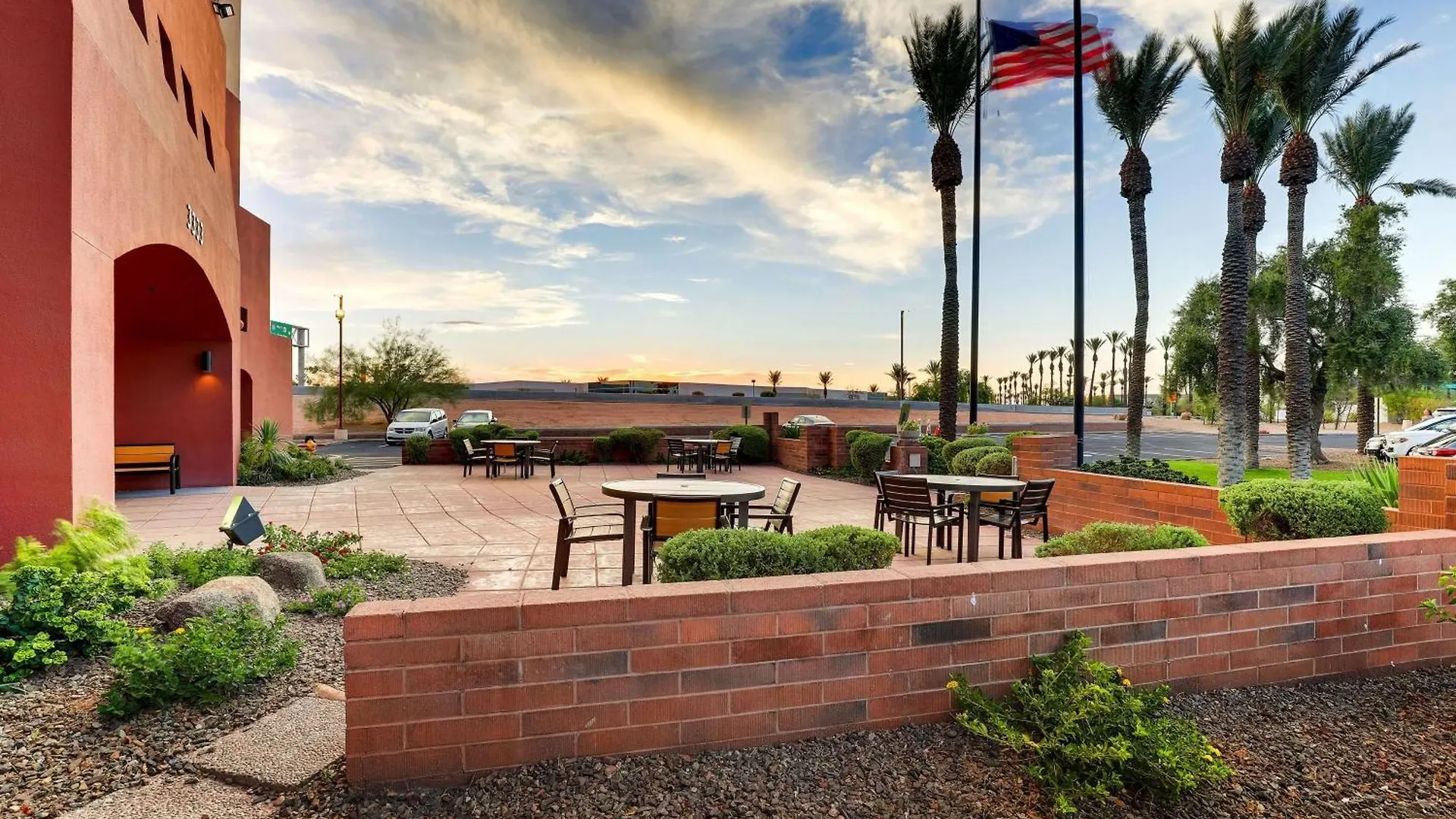 Drury Inn & Suites Phoenix Airport 3*,
