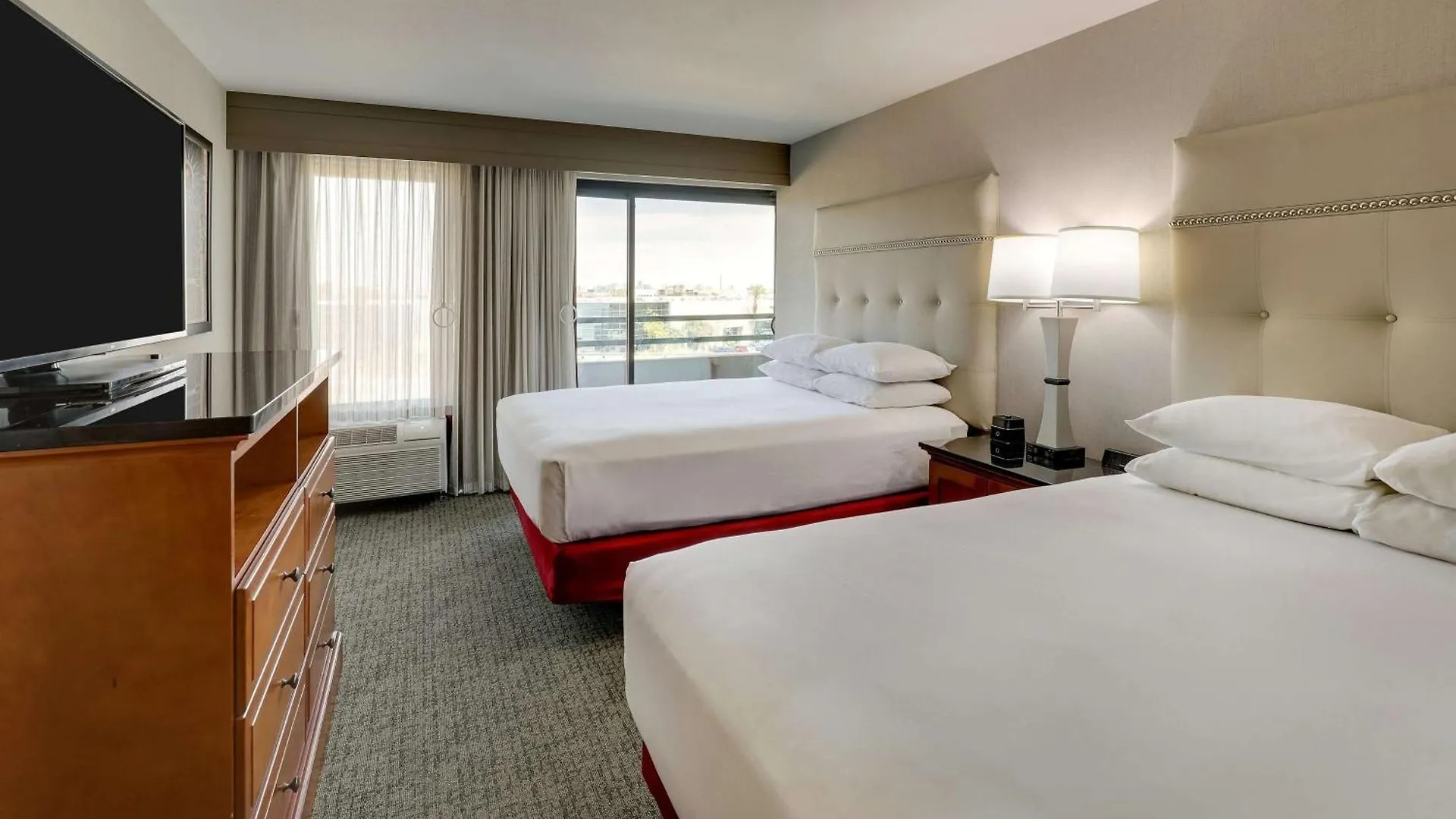 Drury Inn & Suites Phoenix Airport